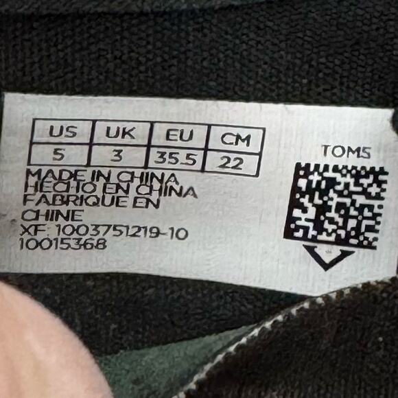 TOMS X Marvel Women's Black Comic Print Canvas Sneakers Size 5 Avengers Shoes - Picture 6 of 8